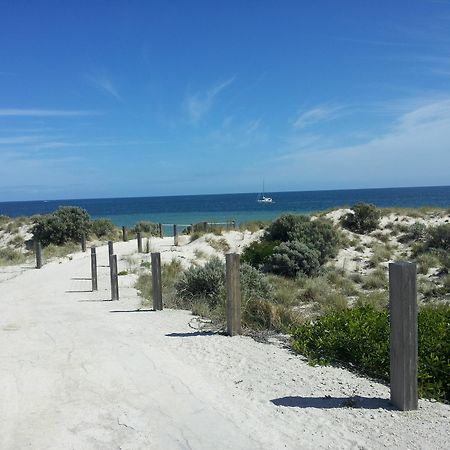 Acushla Accommodation Esplanade Living Self Check-In Self Check-Out West Beach Экстерьер фото