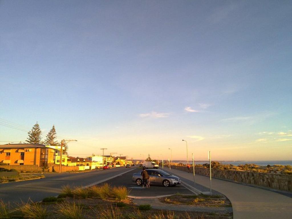 Acushla Accommodation Esplanade Living Self Check-In Self Check-Out West Beach Экстерьер фото