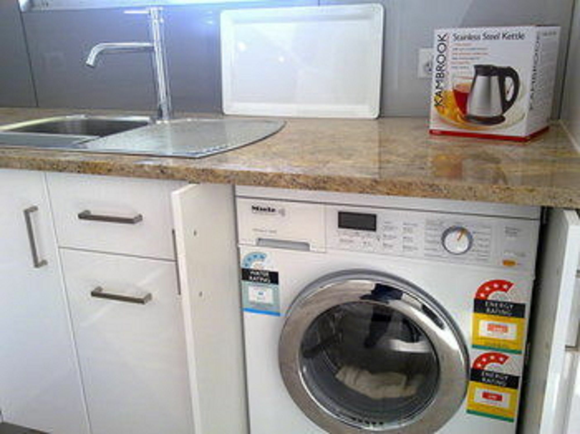 Acushla Accommodation Esplanade Living Self Check-In Self Check-Out West Beach Экстерьер фото