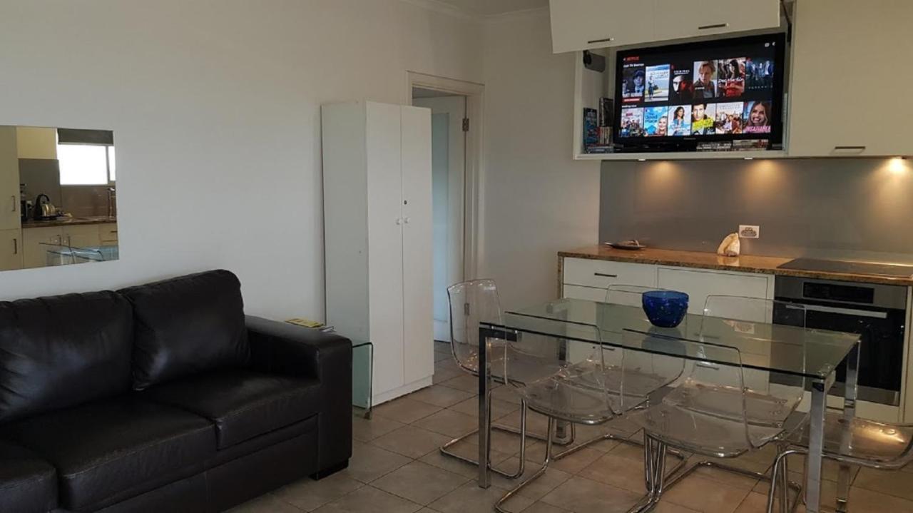Acushla Accommodation Esplanade Living Self Check-In Self Check-Out West Beach Экстерьер фото